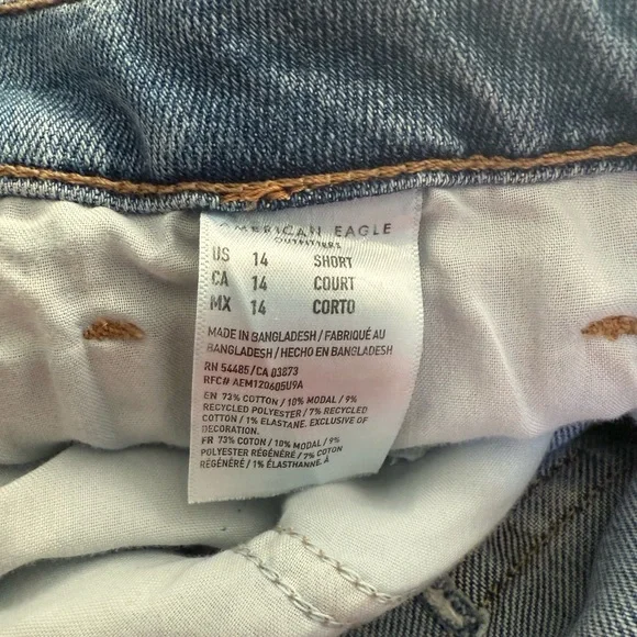 American Eagle Women's Petite 14 Short 14P 14S MOM JEAN Blue Distressed - Picture 6 of 6